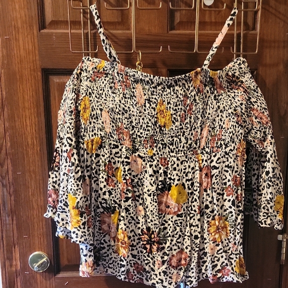 Floral Print Off-Shoulder Torrid Size 2x - Picture 1 of 9